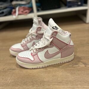 Women’s Nike Dunk High